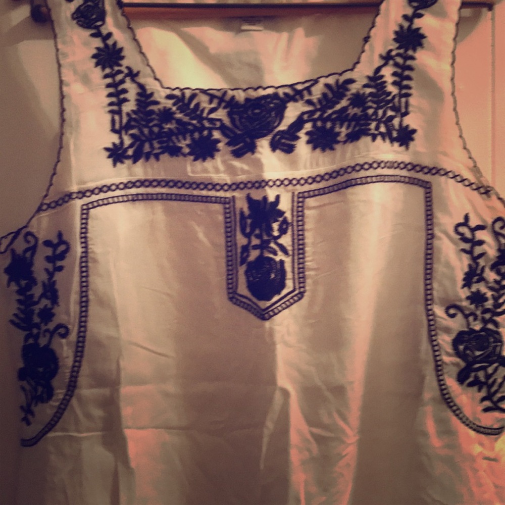 Forever 21 navy blue and white floral blouse